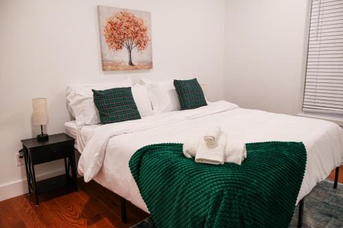 Corn Hill House | 1BR Cornhill High Falls DT Wi-Fi Kitchen TV
