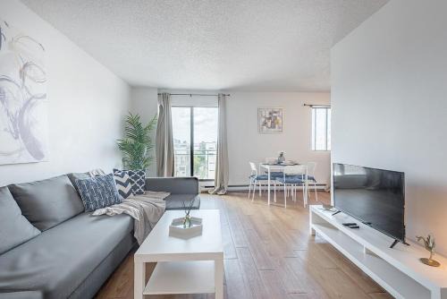 Quartier des Spectacles Apartment | 1BR Downtown MTL - Walk to Old Port