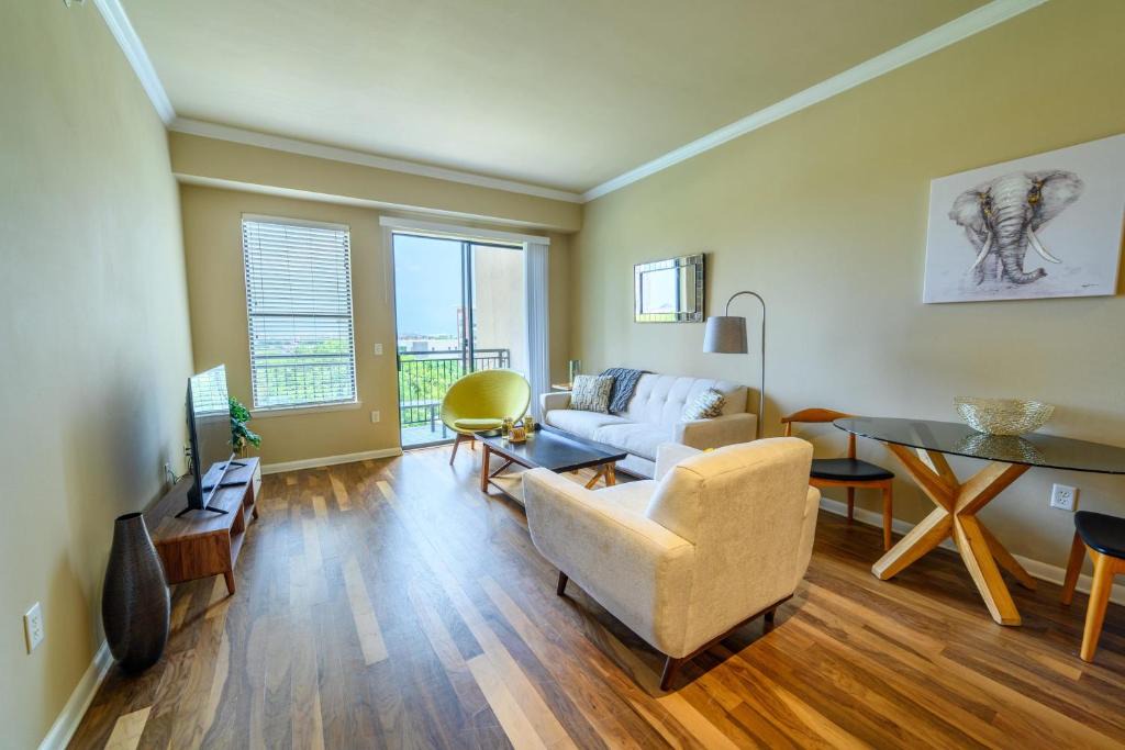 Cityplace Apartment | 1BR Executive Suite With Pool, Gym & Fast Wi-Fi By ENVITAE