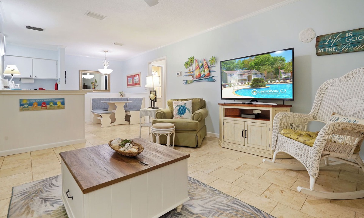 Demere Park Condo | 1BR Ground Floor Condo with Screened-in Porch! Steps away from Pool!