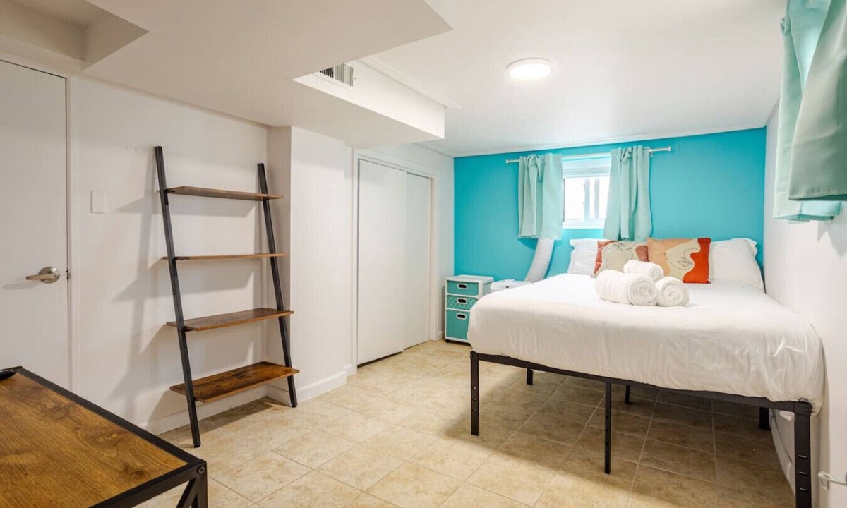 Hackensack River Waterfront Apartment | 1BR Manhattan Escape, Netflix & Pet-Friendly