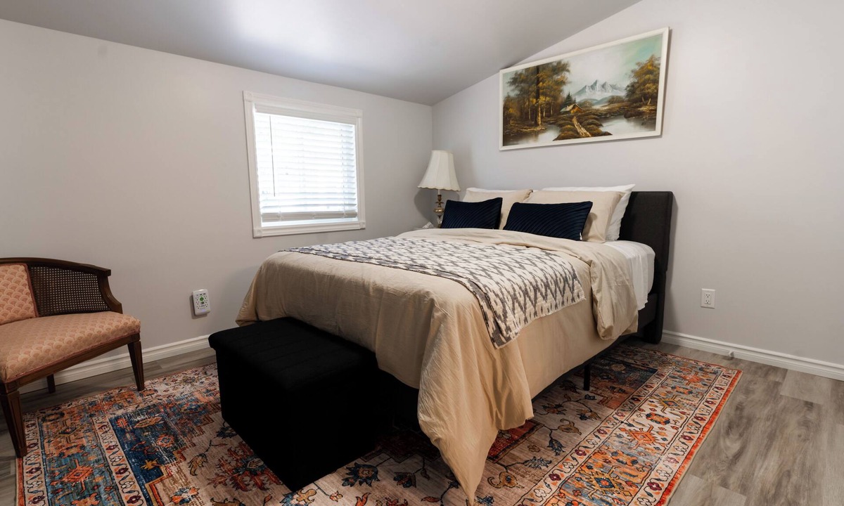 Sandwich Towne Apartment | 1BR Modern Loft in Windsor West by the bridge