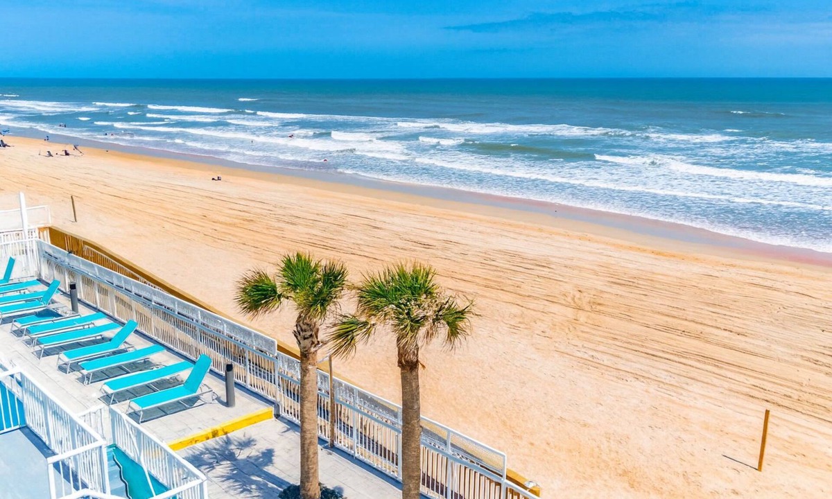 New Britain Condo | 1BR Oceanfront Condo | Balcony & Kitchen + Hot Tub