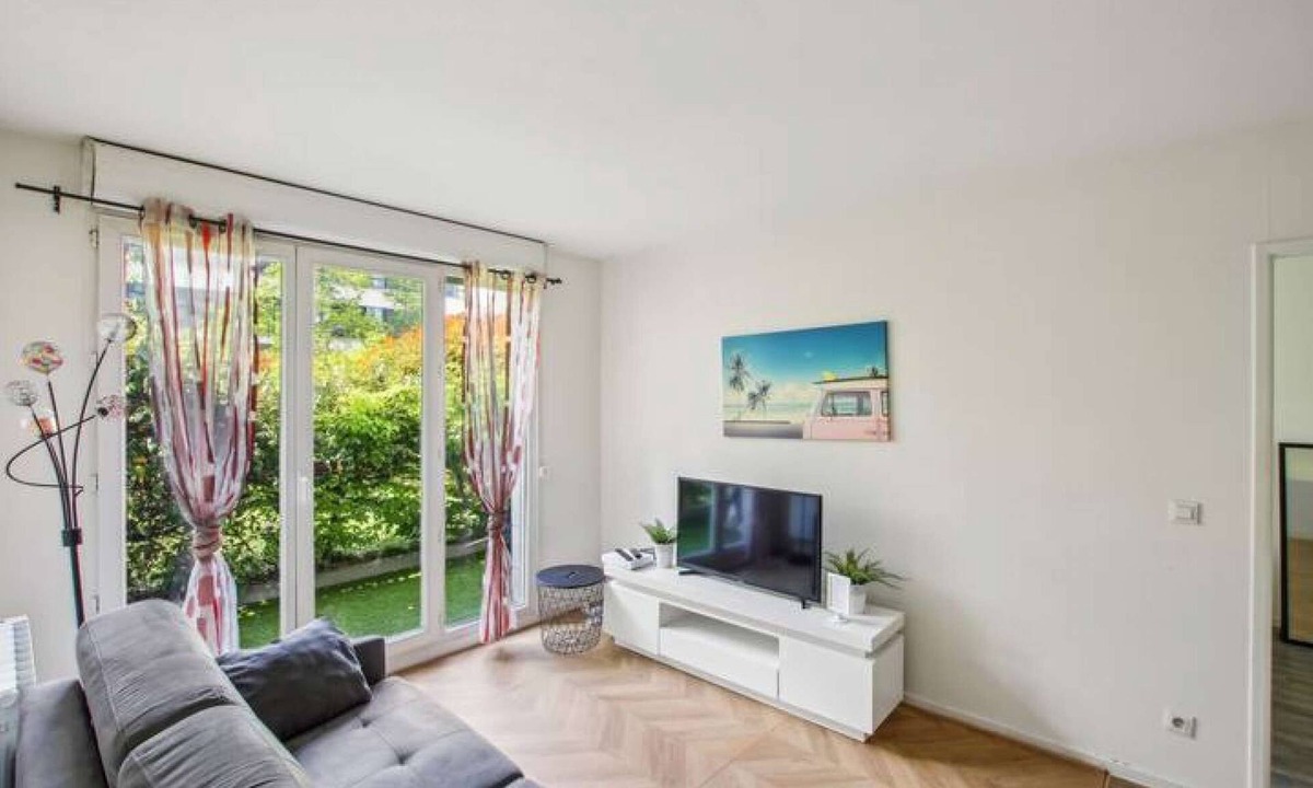 Saint-Denis Apartment | 1BR Paris 10th - Gare du Nord - Stade de France
