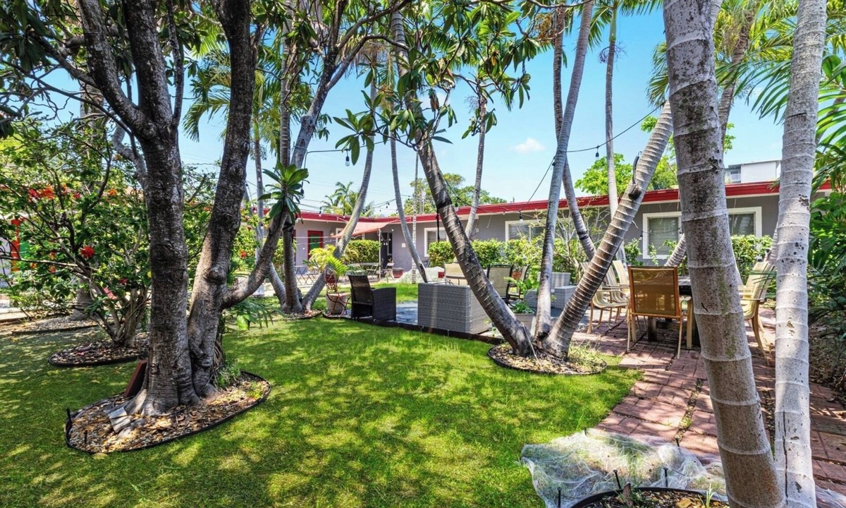 Downtown Hollywood Apartment | 1BR Pet-friendly Condo w/Parking & Backyard BBQ