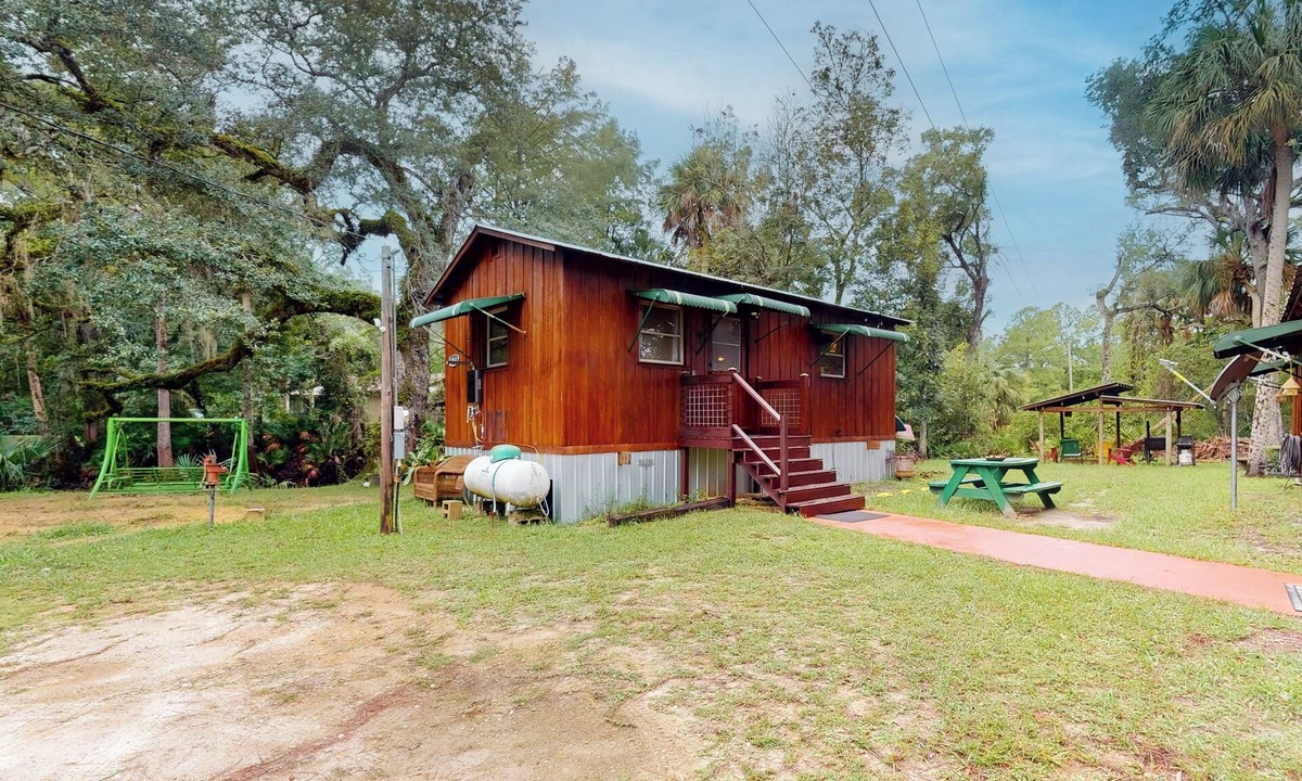 Bronson Cabin | 1BR Riverfront w/Views, Canoe, Grill & Fire Pit