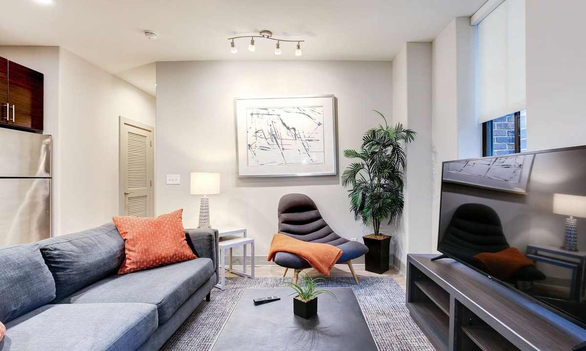 Downtown Baltimore Apartment | 1BR Stylish Apartment With Rooftop Deck & Pool