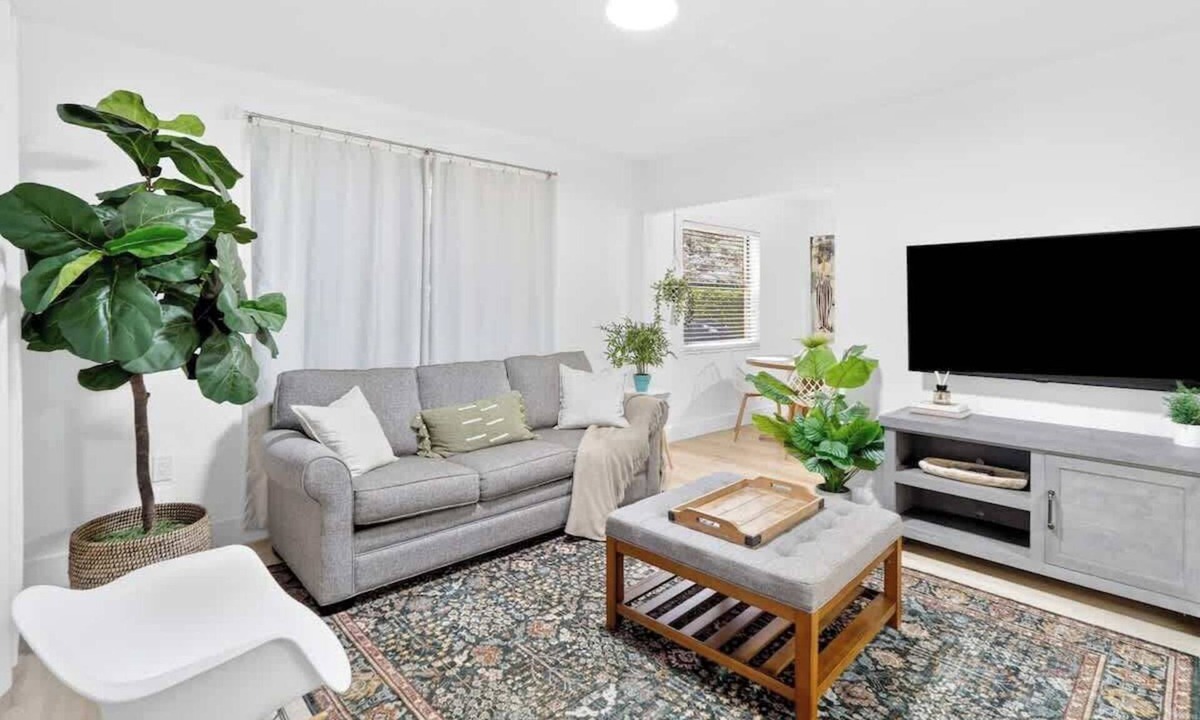 Eastern Shores Apartment | 1BR Sunny Isles Getaway with Parking