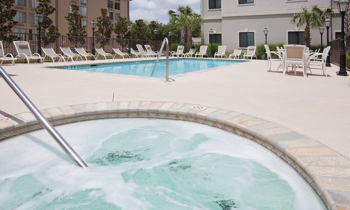Lafayette Apartment | 1BR Two Queen Suite | Full Kitchen & Pool