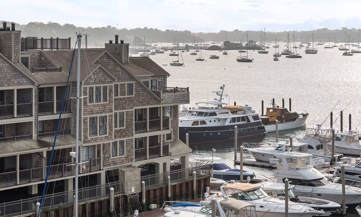 Yachting Village Condo | 1br Unit-Experience Newport Harbor Sailing