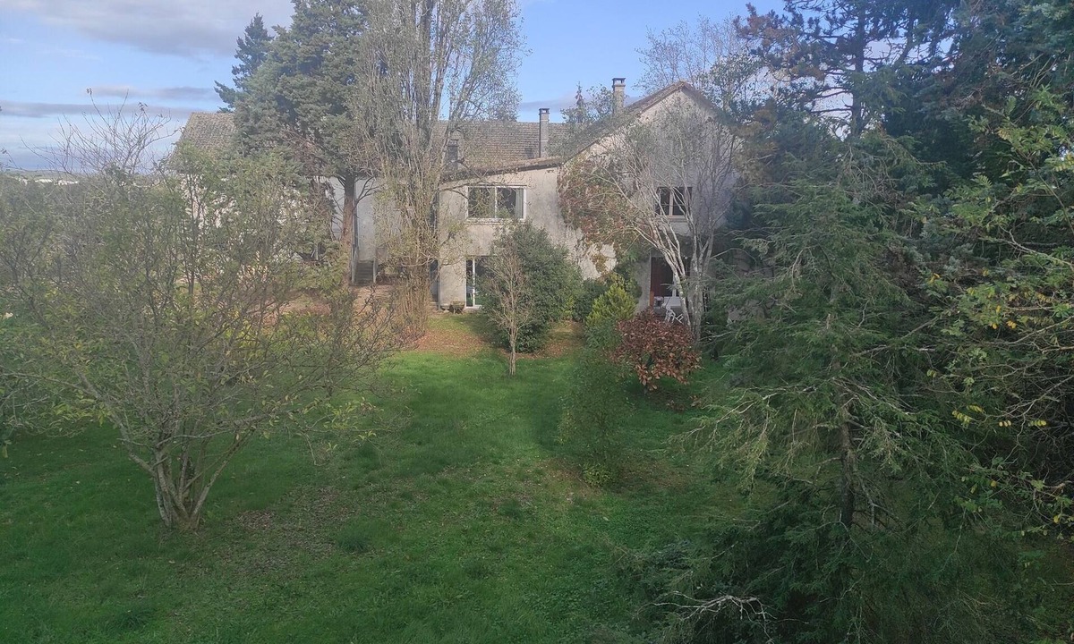 Lussac-les-Chateaux House | 1er Etage Complet D'une Vaste Demeure ,terrain 2Ha Arboré