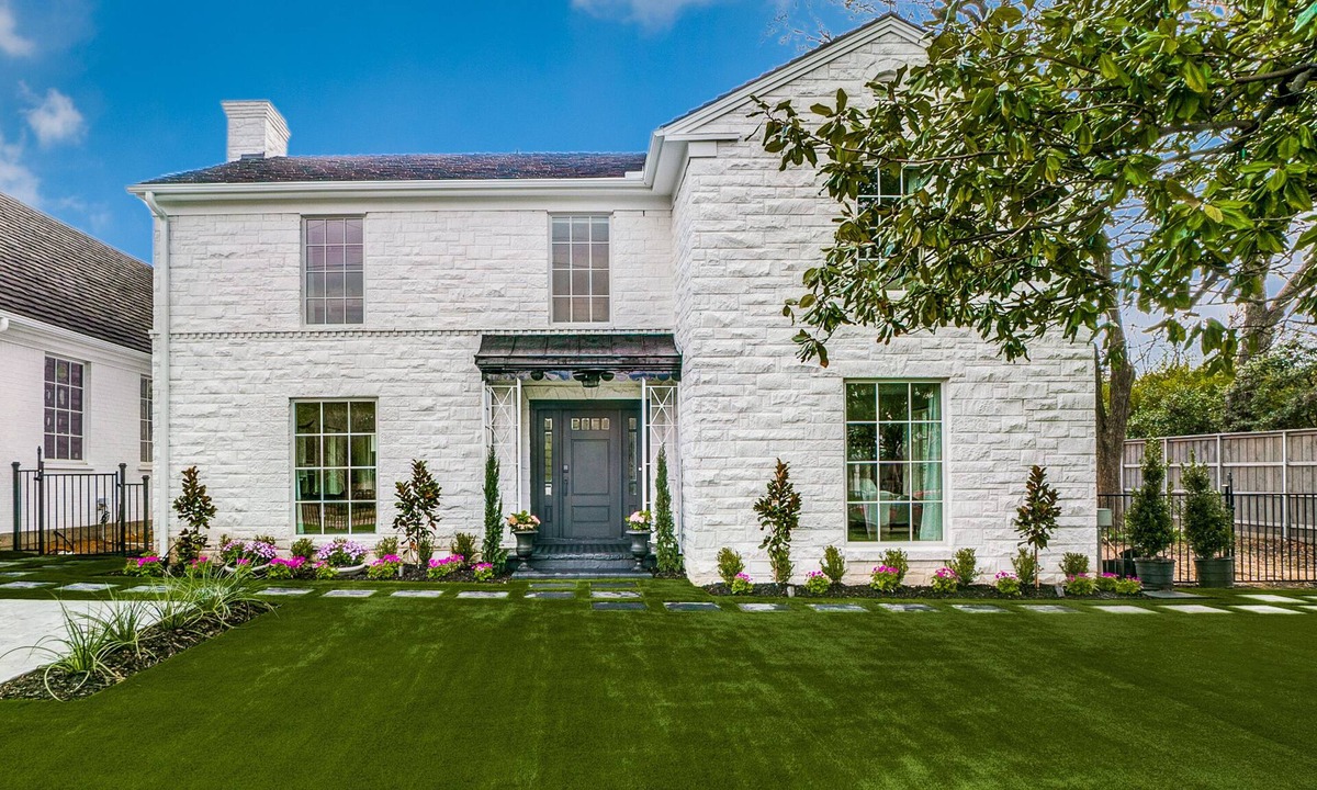 Preston Hollow House | $1M + Luxury home in Preston Hollow