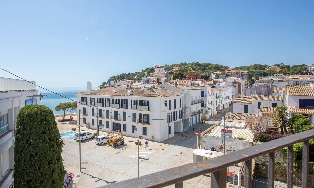 Llafranc Apartment | 1MARS 02 - Basic 3 bedrooms apartment in fron of the beach of Llafranc
