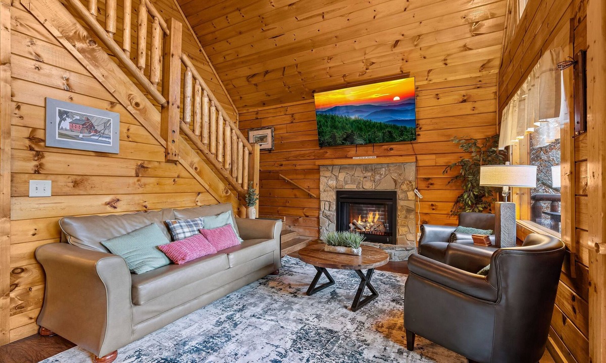 Pigeon Forge Cabin | 1mile->Parkway, GameRm, HotTub, BBQ, Pet, King Bed