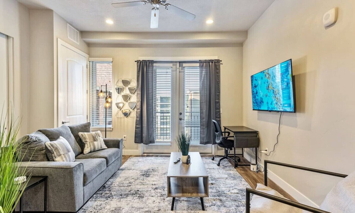 Downtown Salt Lake City Apartment | 1min Delta Salt Palace King Bed Gym