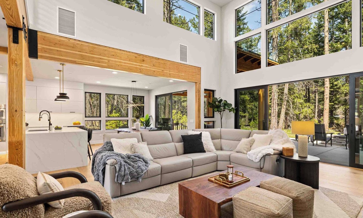 Roslyn House | 1PM In/Out | Built for Family Time - Hot Tub, ADU & Game Room