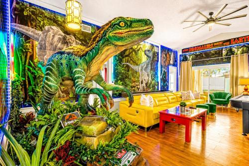 Clear Creek House | 1st Animatronic Dinosaur Villa