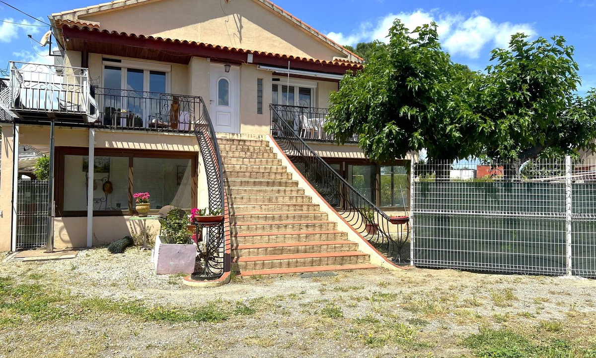 Beziers Apartment | 1st floor apartment4 kilometers from beziers with secure parking