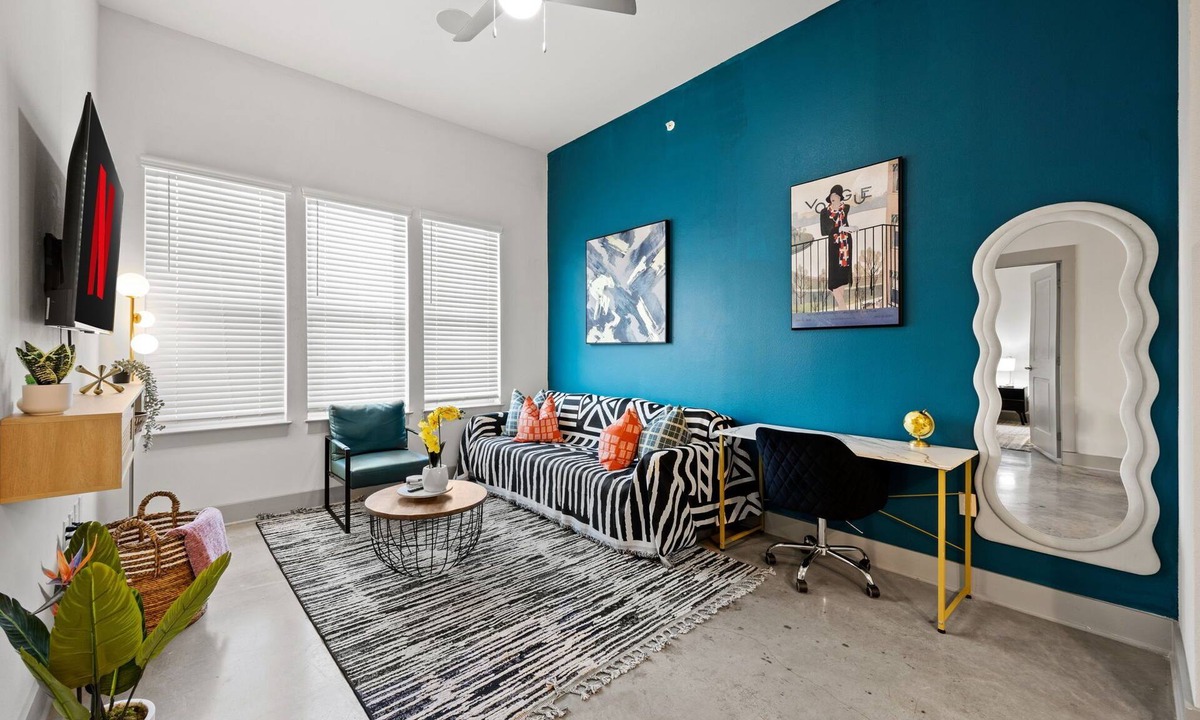 Fort Worth Apartment | 1st Floor Apt- 2min to TCU + King Bed + Pool + Gym + Parking
