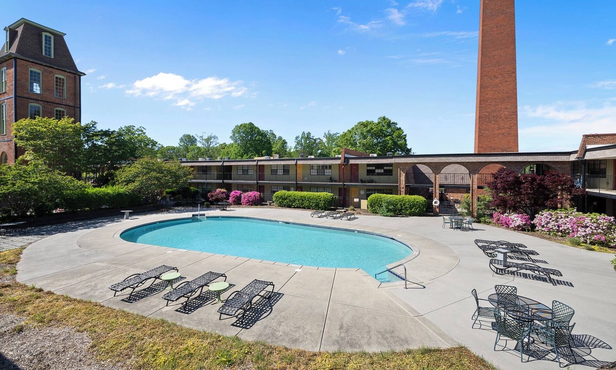 Downtown Condo | 1st Floor Condo outdoor pool
