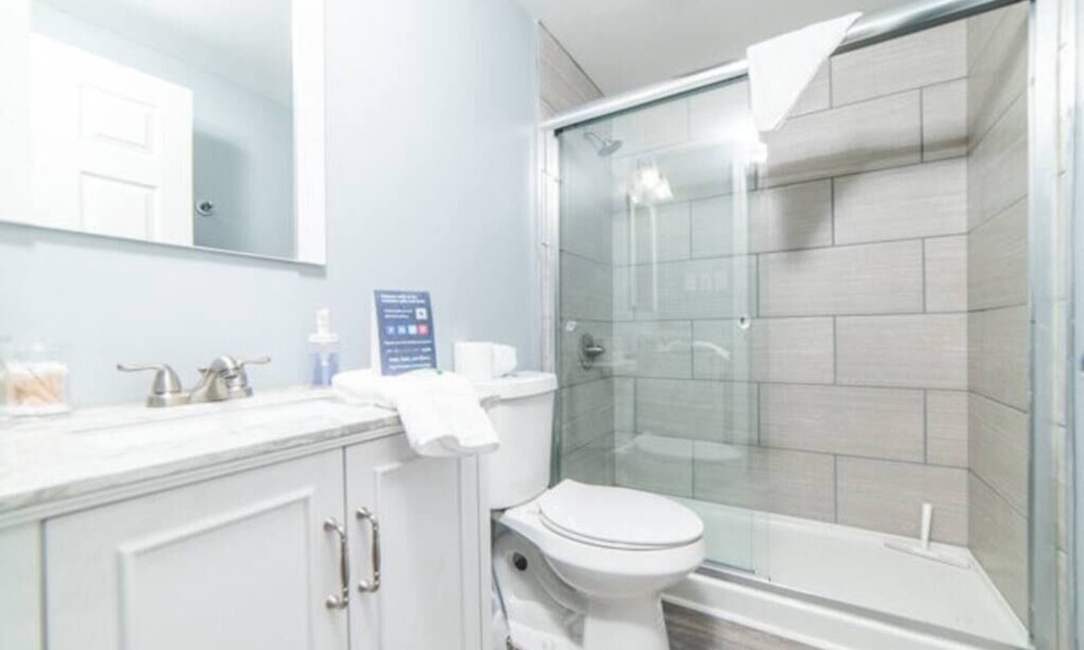 Central Northside Apartment | 1st Floor - Free Parking - Washer & Dryer - AGH