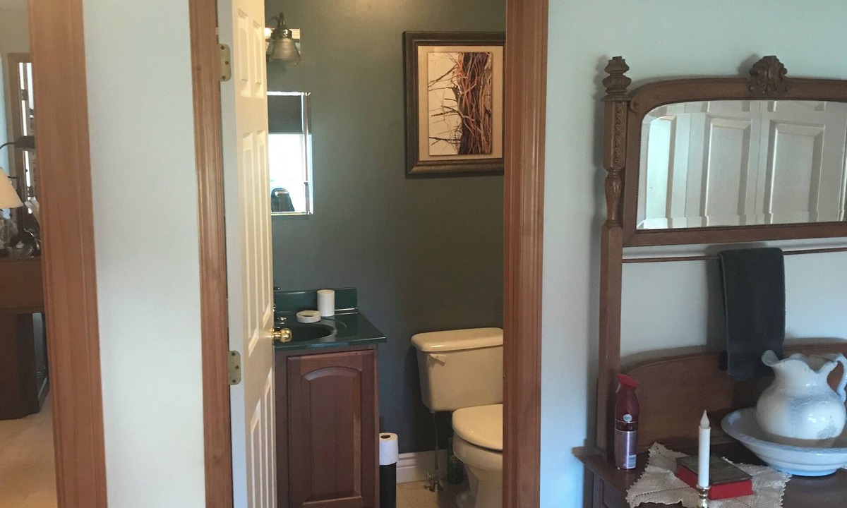 Milford Bed & Breakfast | 1st-floor guestroom with attached bath
