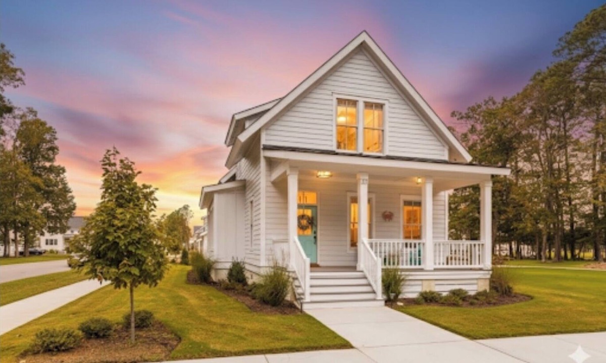 Cape Charles House | 1st Floor King Bed-Screened Porch-Family Friendly! Optional Resort & Golf Access