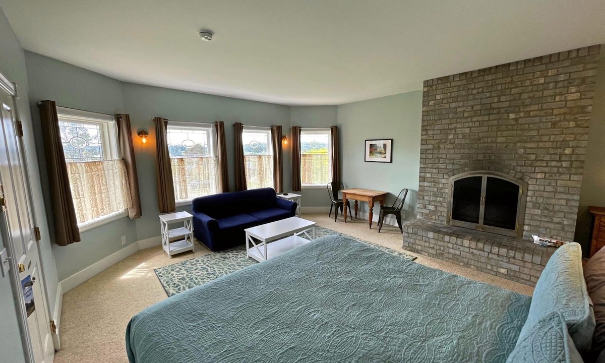 Lopez Island Apartment | #1TripAdvisor-Waterviews-Fireplace-King Bed-Soaking Tub ⛴🌅🔥🛁