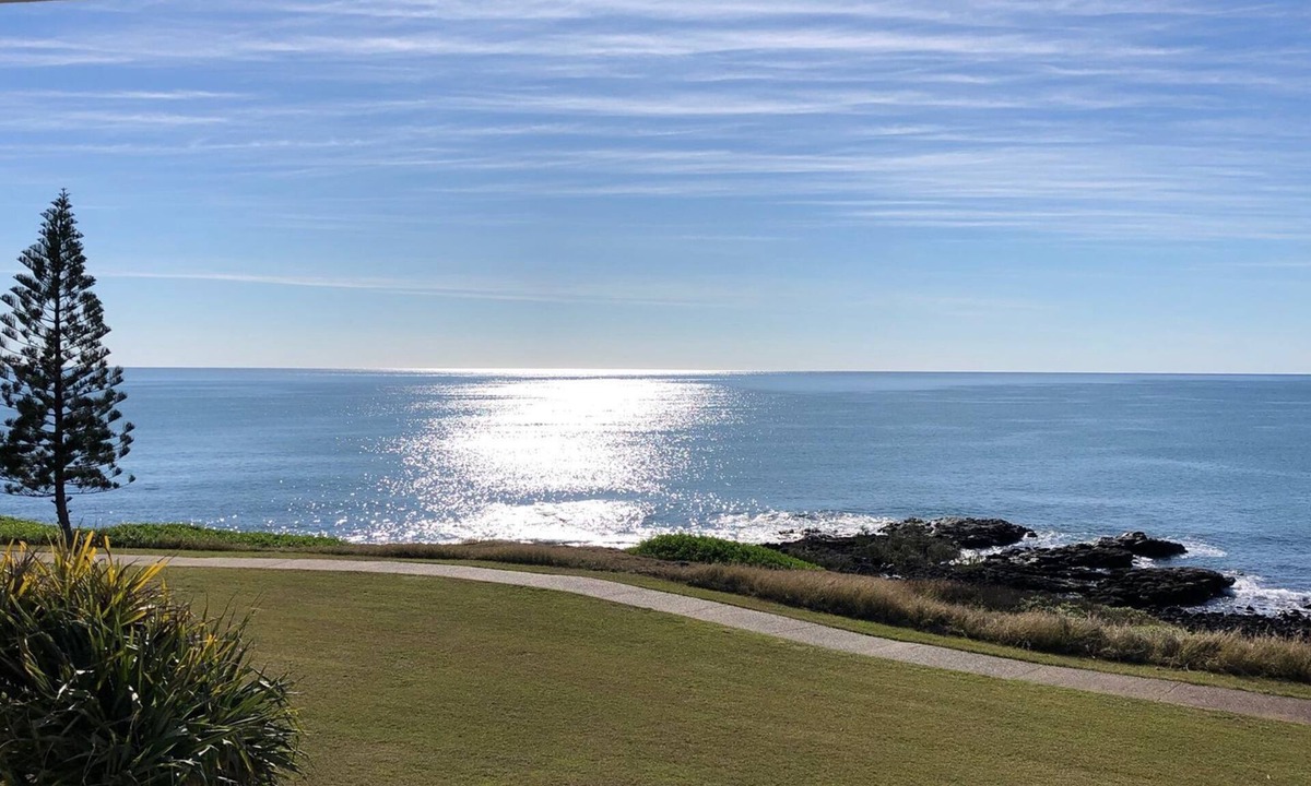 Bundaberg Villa | 2/16 Selmar Place, Innes Park