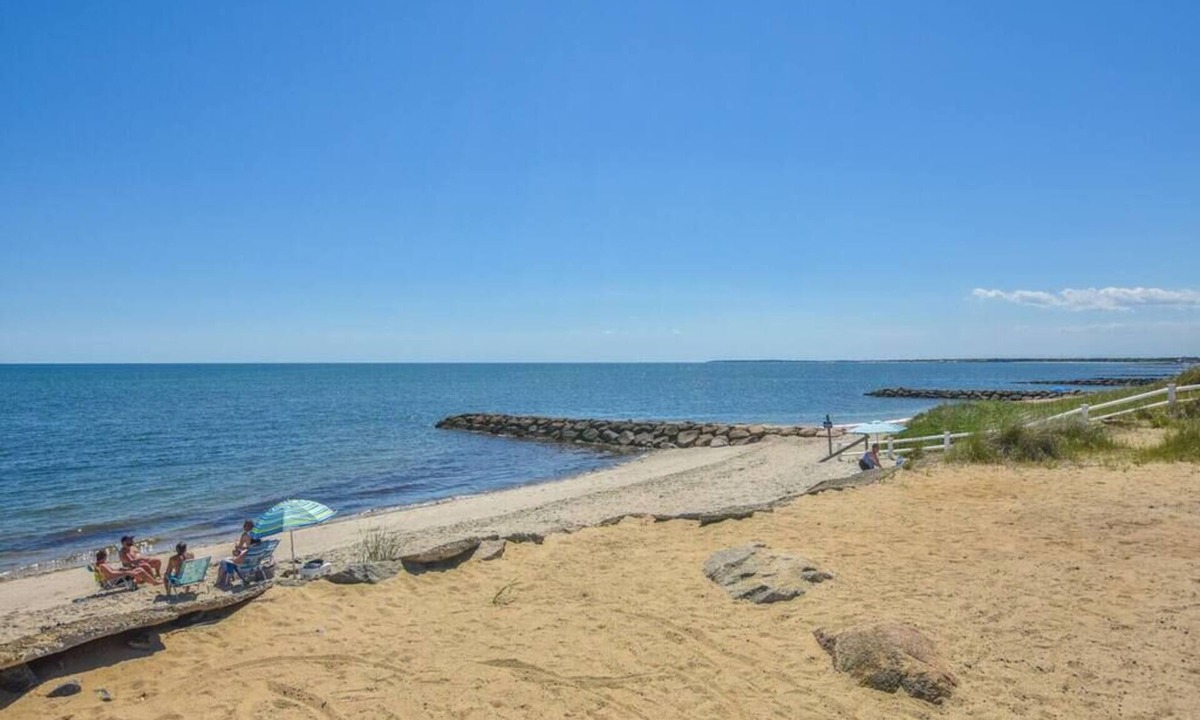 West Dennis House | 2.2 Miles to West Dennis Beach! Central AC!