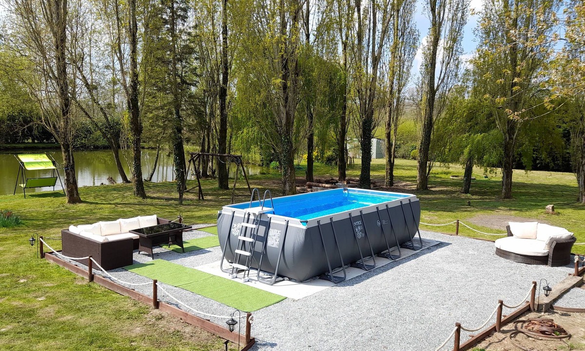 Villiers-le-Pre Apartment | 2/3 person studio gite overlooking lake