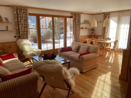 Zuoz Apartment | 2,5 Zimmer Wohnung mit Bergblick in Engadin