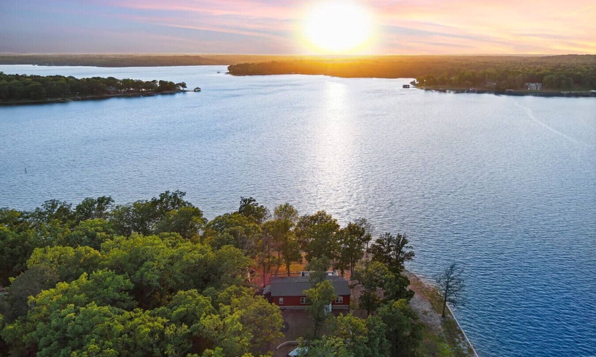 Dogwood House | 2 Acre Lake Front ~Deck~Dock~Kayaks~Beach~Swimming