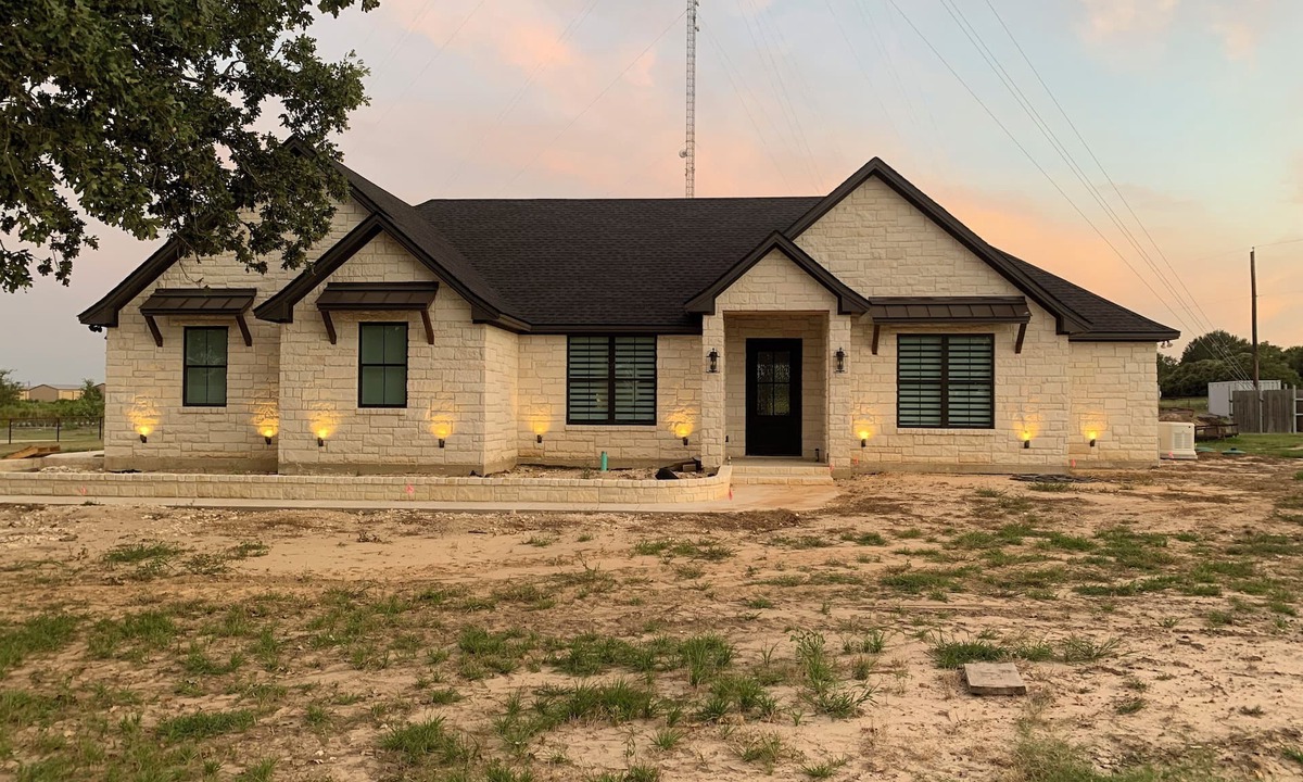 College Station House | 2 acres, gatedn5 miles to TAMUnPatio with fire pit, tv, grill, sitting area