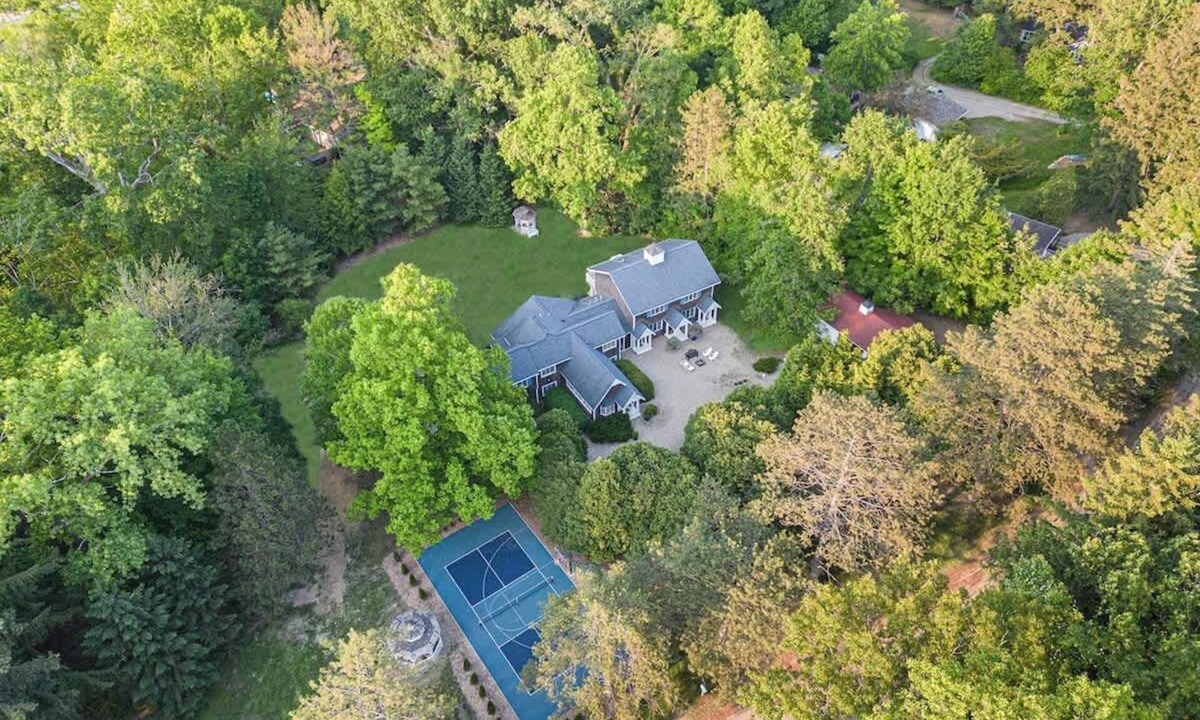 Harbert House | 2-Acres, HotTub, Pickleball+BB, Game Room, Firepit