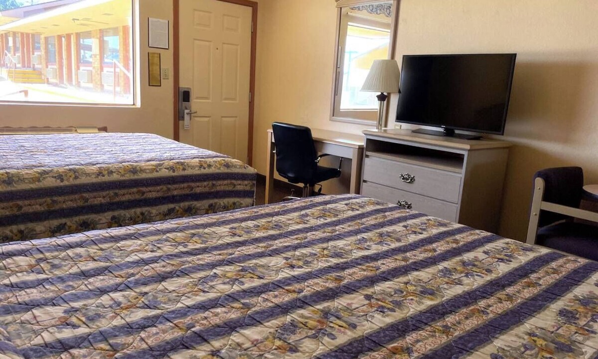 Seminole Hotel | 2 Affordable Stays! Experience Comfort & Convenience w/Free Parking