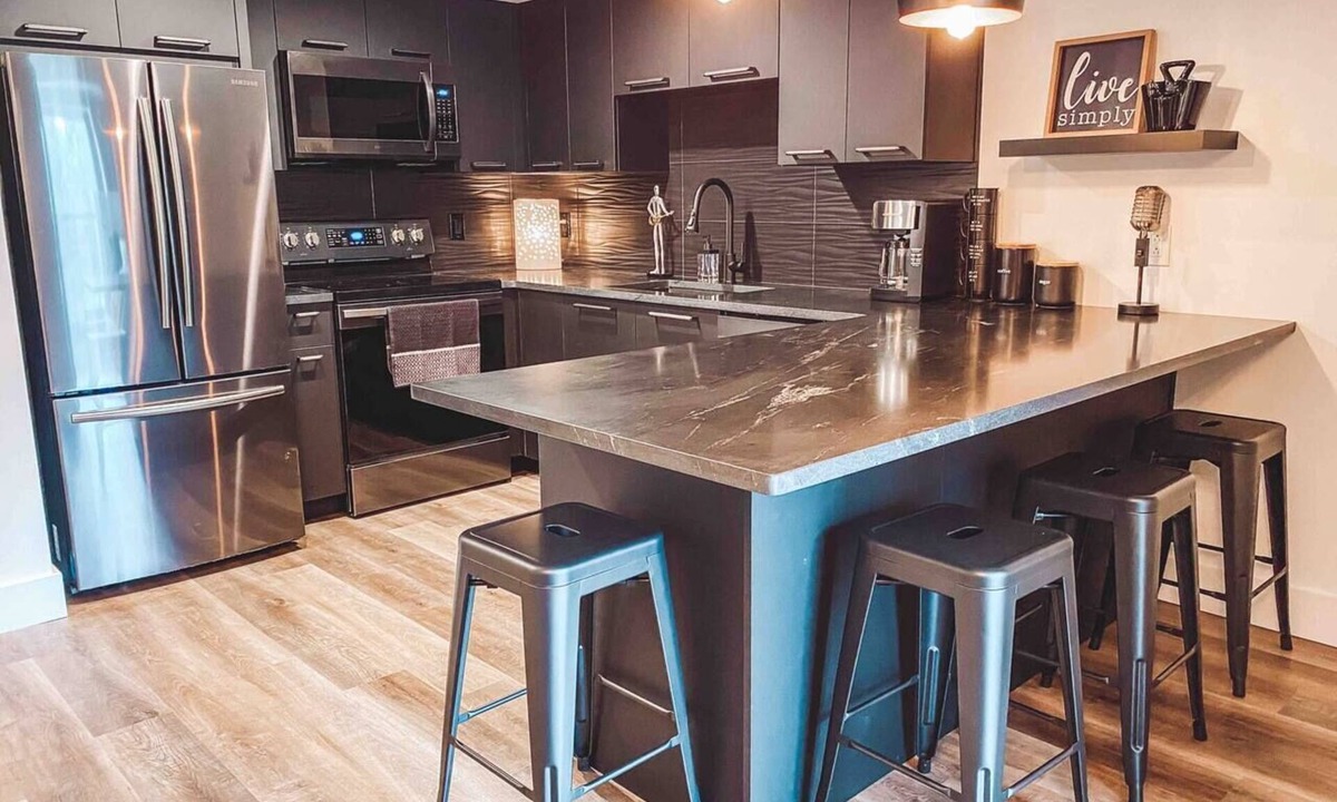 Nashville Condo | 2 BD MATTE BLACK CONDO - MUSIC ROW - GUITAR POOL