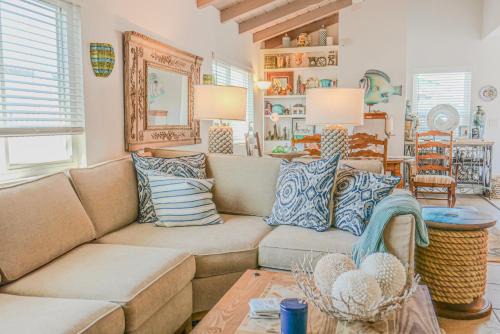South Mission Beach Villa | 2 Bdr 2 bath luxury home steps away from Mission Beach 5 min from Belmont