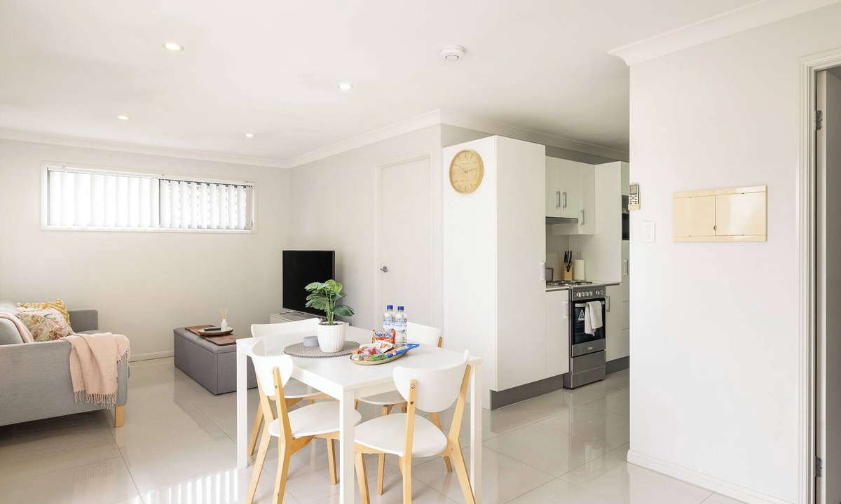 Rocklea Apartment | 2 Bdr Apt! Spotless! Garage Parking! 318D2