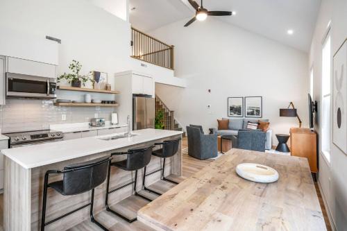 St. Davids Apartment | 2 Bdrm New Stylish Apt for up to 6 ppl in Niagara