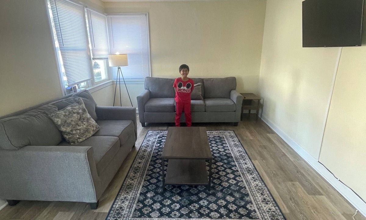Airport Township House | 2 bed 1 bath full kitchen house just a mile away from airport. ask me anything
