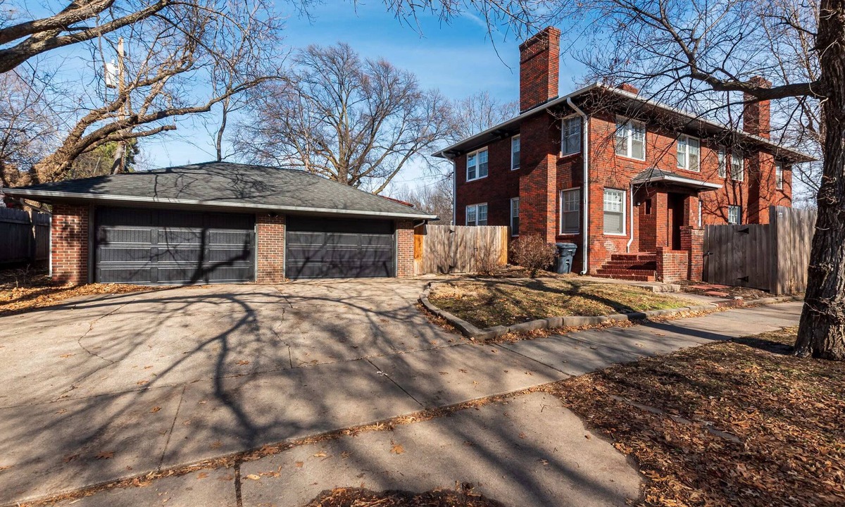 College Hill House | 2 Bed 1 Bath Property in College Hill with Garage!