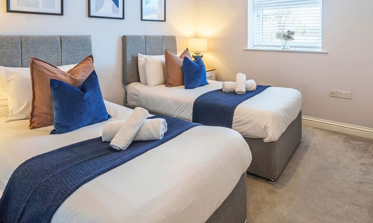 Basingstoke Apartment | 2 Bed 1 Bath Town Center Apt, FREE PARKING