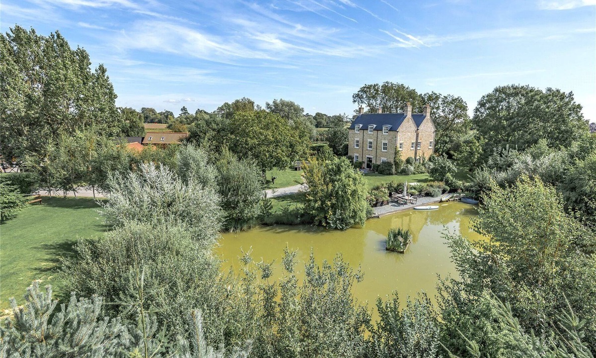 Langrick Cottage | 2-bed 18th Century Barn - Sleeps 6 - Pet Friendly