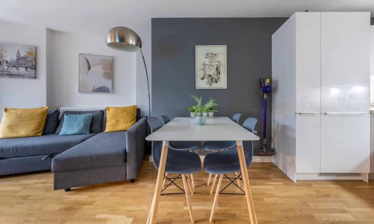 Slough Apartment | 2 Bed 2 Bath. Close 2 London & Heathrow