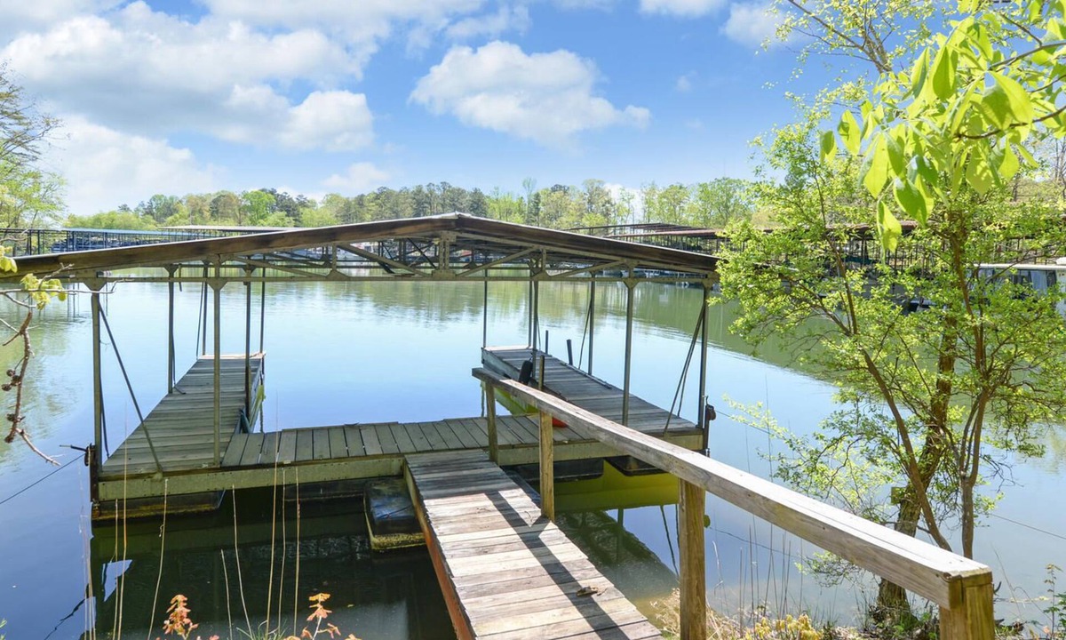 Gainesville Condo | 2 bed 2 bath condo on Lake Lanier-