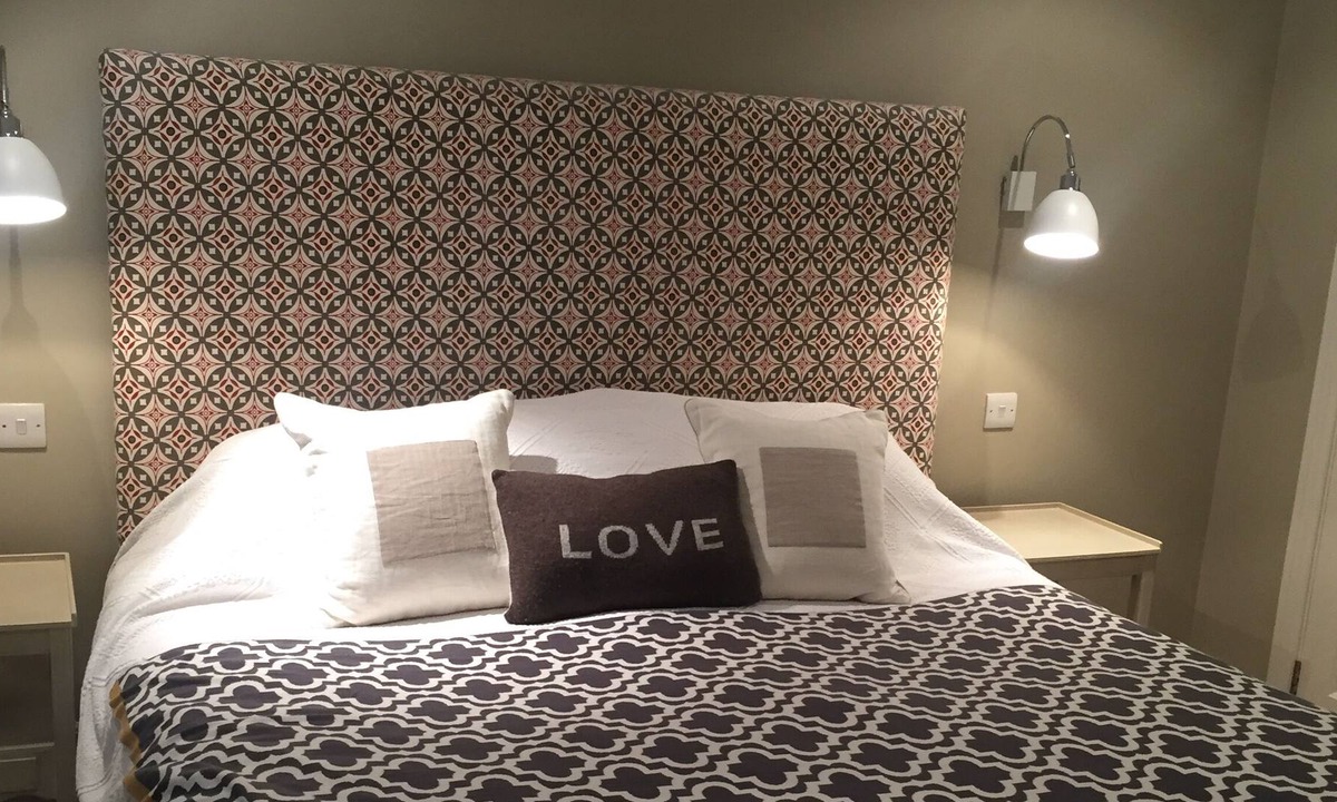 Pimlico Apartment | 2 Bed, 2 Bath Flat, fantastically located in Pimlico. Top floor flat. V quiet.