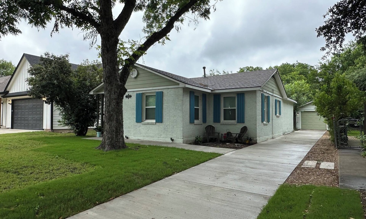 Fort Worth House | 2-bed 2 bath house located 1 mile from TCU Campus, 25 mins to Cowboys stadium
