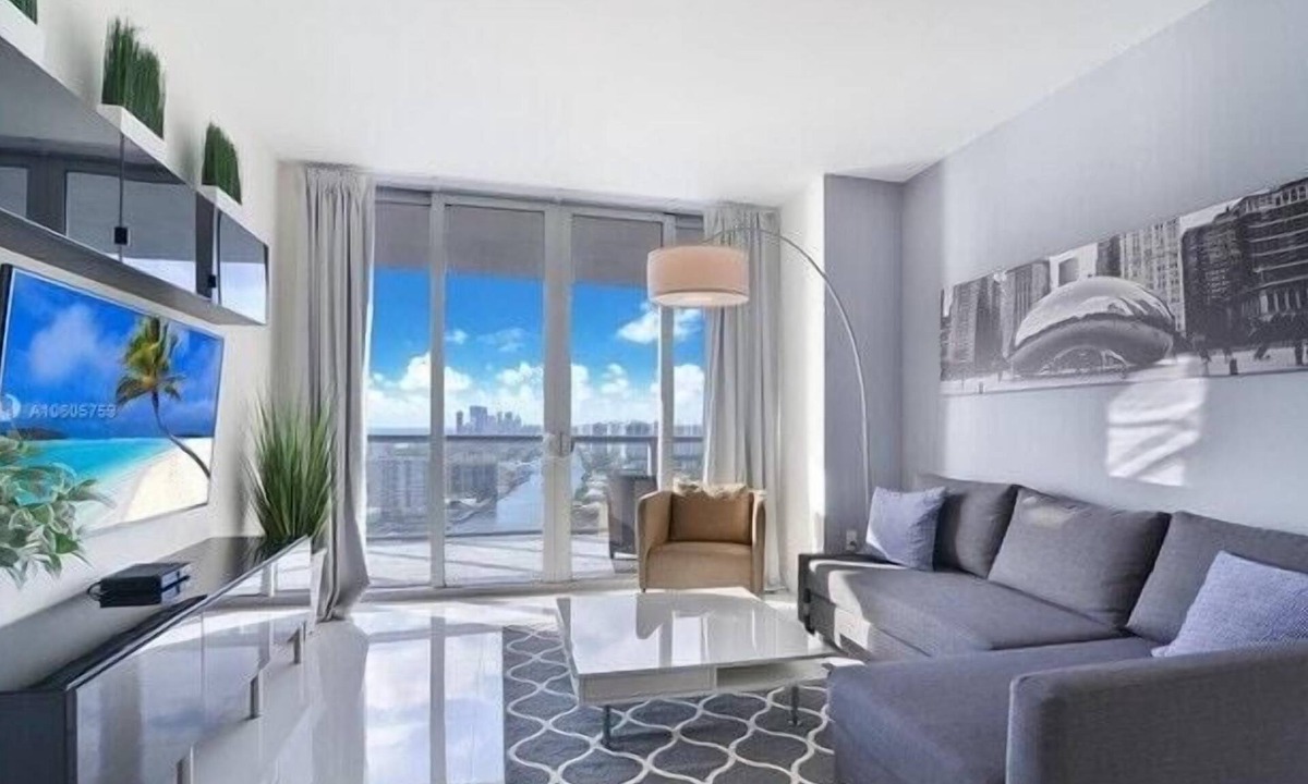 Hallandale Beach Apartment | 2 Bed 2 Bath Penthouse Amazing Views Beach Service