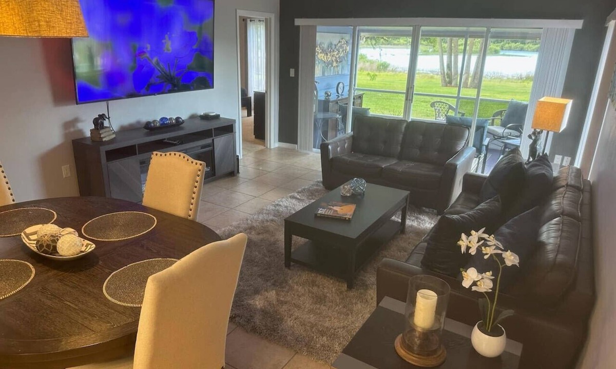 Plymouth Apartment | 2 Bed 2 Bath Quiet Lakeside Condo